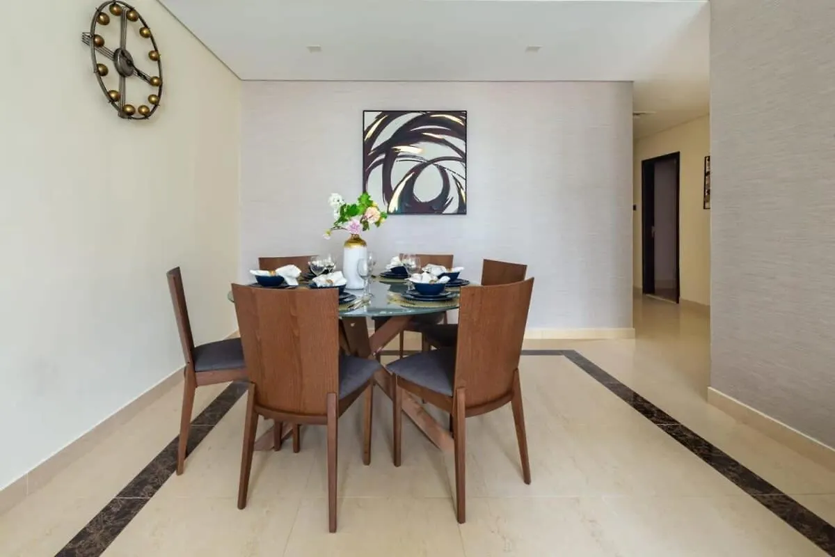 Frank Porter - Mon Reve Dubai 0*,