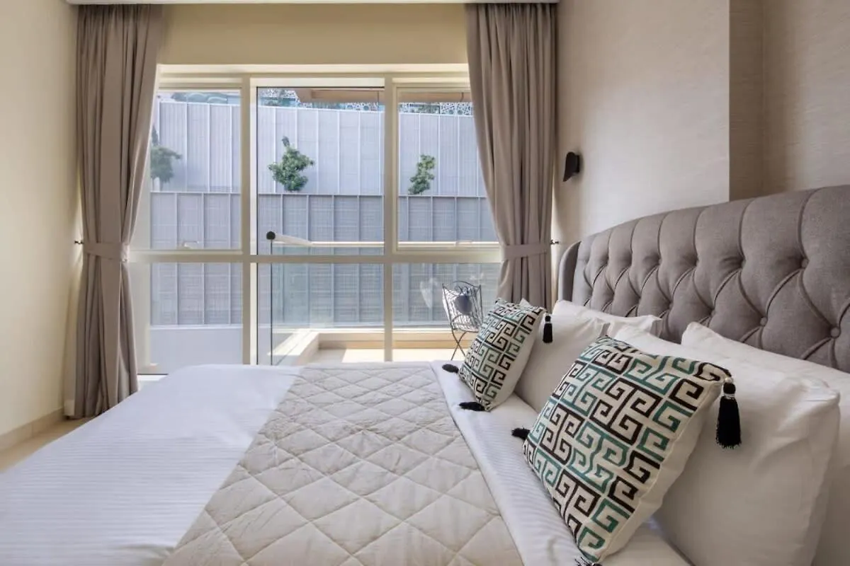 Frank Porter - Mon Reve Dubai Apartment